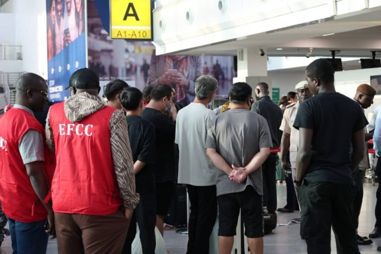 Hukumar Shige Da Fice Ta Ƙara Kuɗin Fasfo Zuwa N100,000, N200,000