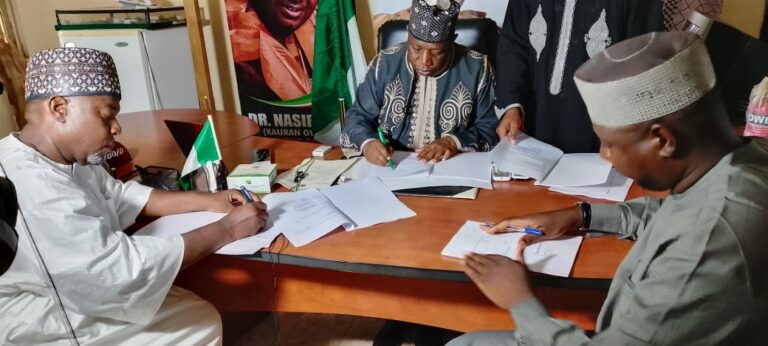 Gwamnatin Kebbi Ta Ba Da Ƙwangilar Gina Hanyoyi Kan Naira Biliyan 2.1