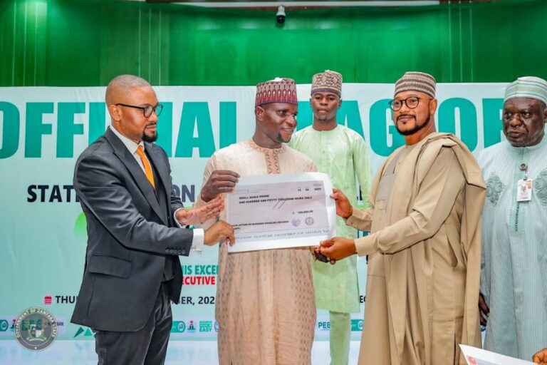 Gwamna Lawal Ya Tallafa Wa Ƙananan ’Yan Kasuwa Da Sama Da Naira Biliyan Ɗaya