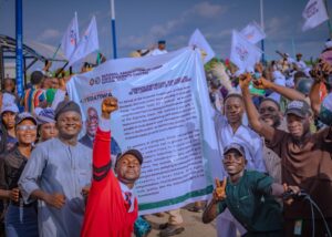 Magoya Bayan Aiyedatiwa Sun Ɓarke Da Sowa Bayan Nasara A Kotun Ƙoli